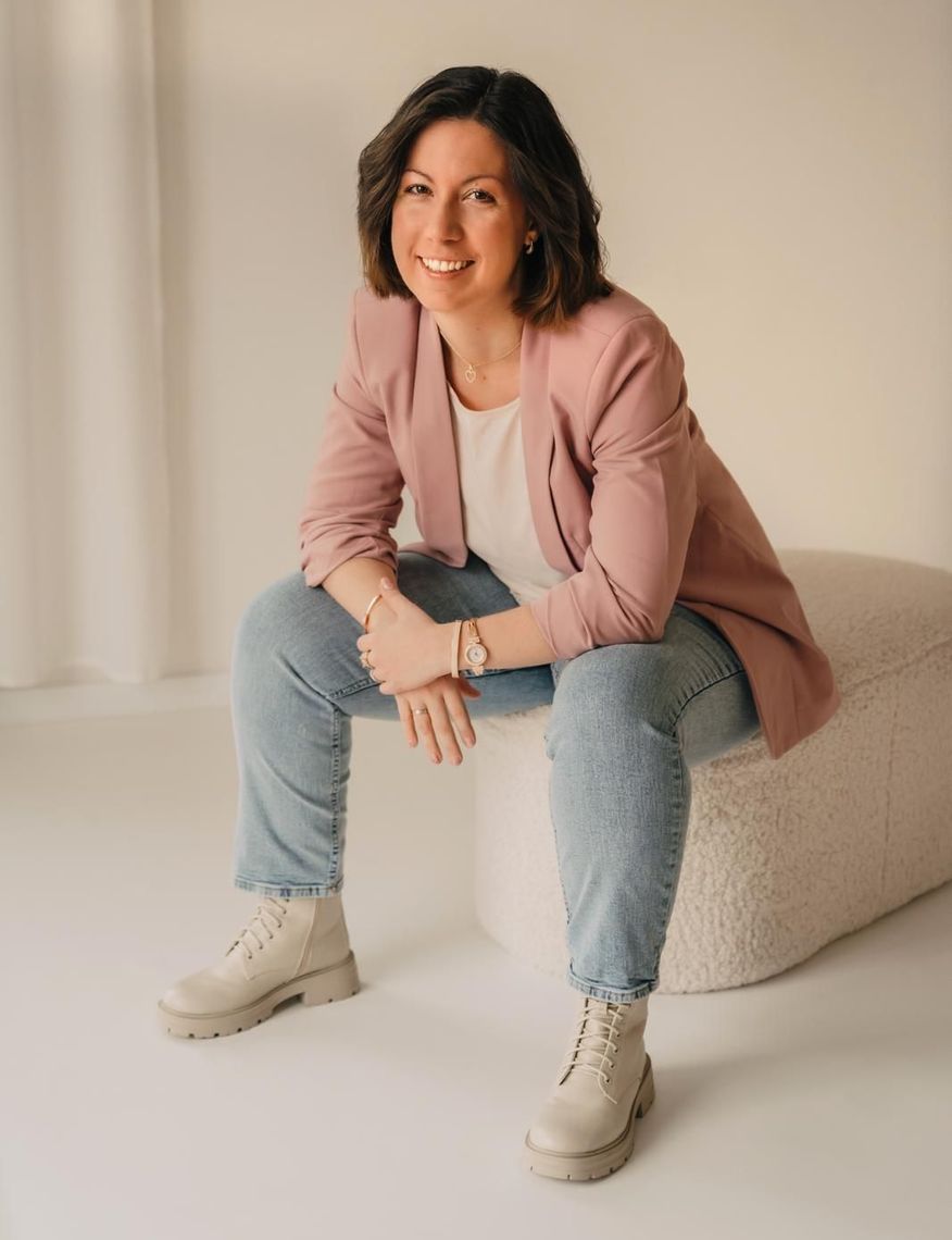 sandra sit down